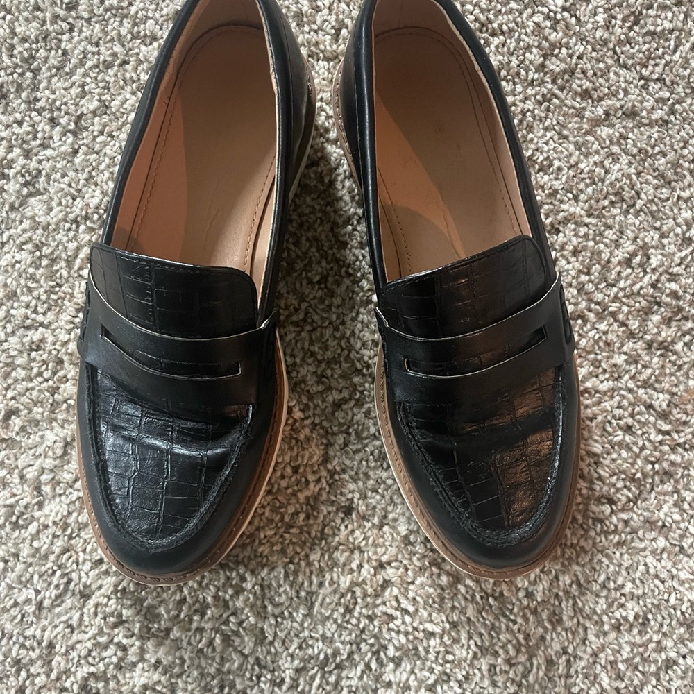 Women’s Black Crocodile Pattern Loafers